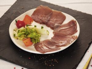 Marlin au Rhum Vieux fumé & tranché, sur plaque